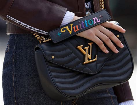 lv new wave chain bag.